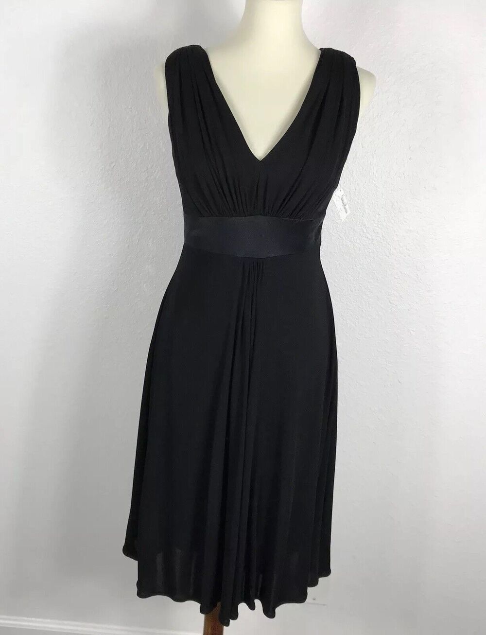 Kay Unger New York V Neck Pleated Bodycon Dress